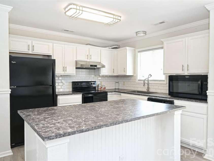 7310 Fig Lane, Charlotte, NC 28215.  MLS# CAR4423828, YatesRealty ID 51921. 