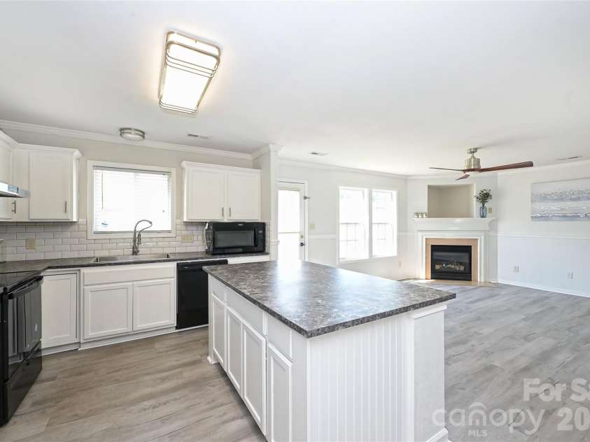 7310 Fig Lane, Charlotte, NC 28215.  MLS# CAR4423828, YatesRealty ID 51921. 