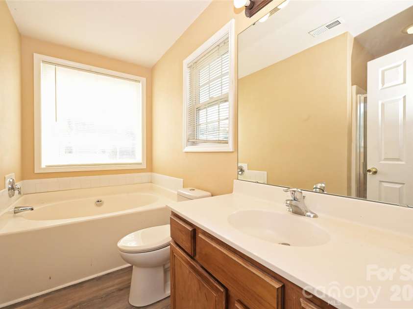 7310 Fig Lane, Charlotte, NC 28215.  MLS# CAR4423828, YatesRealty ID 51921. 