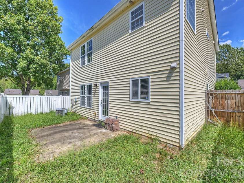 7310 Fig Lane, Charlotte, NC 28215.  MLS# CAR4423828, YatesRealty ID 51921. 