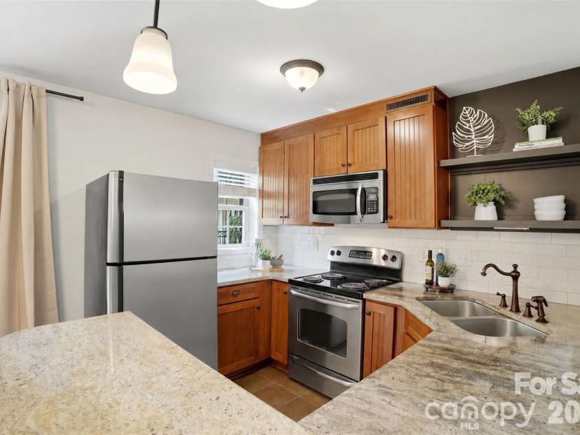 4921 Park Road, Charlotte, NC 28209.  MLS# CAR4426505, YatesRealty ID 51922. 