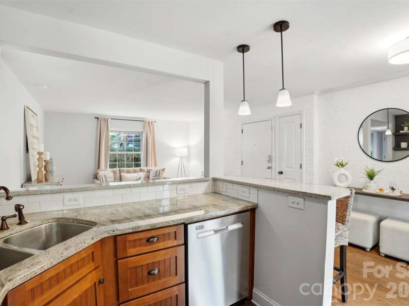 4921 Park Road, Charlotte, NC 28209.  MLS# CAR4426505, YatesRealty ID 51922. 