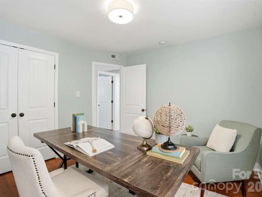 4921 Park Road, Charlotte, NC 28209.  MLS# CAR4426505, YatesRealty ID 51922. 