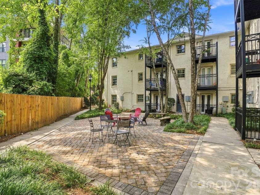 4921 Park Road, Charlotte, NC 28209.  MLS# CAR4426505, YatesRealty ID 51922. Courtyard