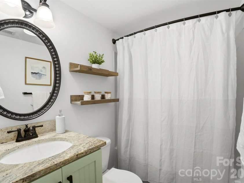 4921 Park Road, Charlotte, NC 28209.  MLS# CAR4426505, YatesRealty ID 51922. Full bath in hall
