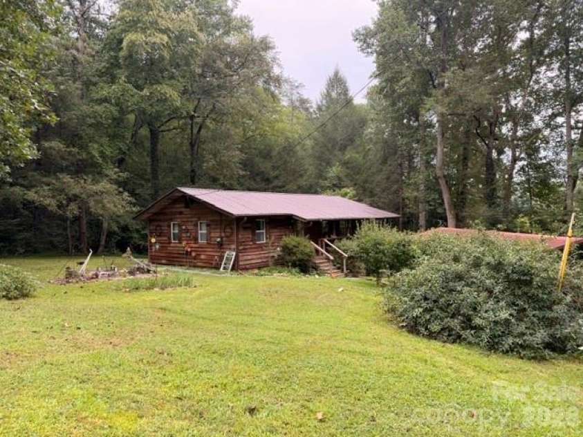196 Austin Drive, Marion, NC 28752.  MLS# CAR4426519, YatesRealty ID 51927. 