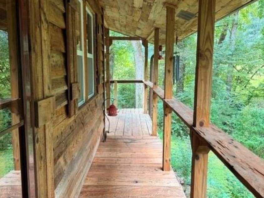 196 Austin Drive, Marion, NC 28752.  MLS# CAR4426519, YatesRealty ID 51927. 
