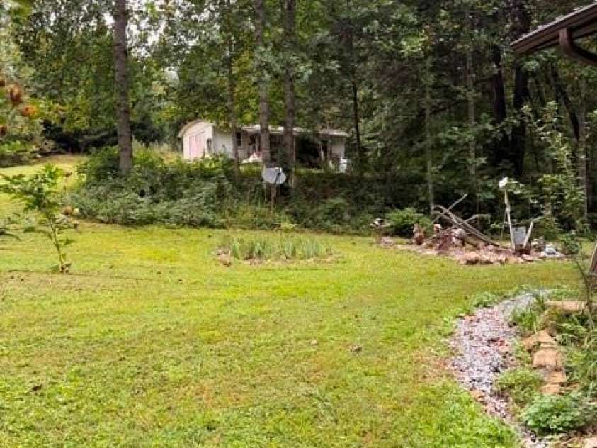 196 Austin Drive, Marion, NC 28752.  MLS# CAR4426519, YatesRealty ID 51927. 