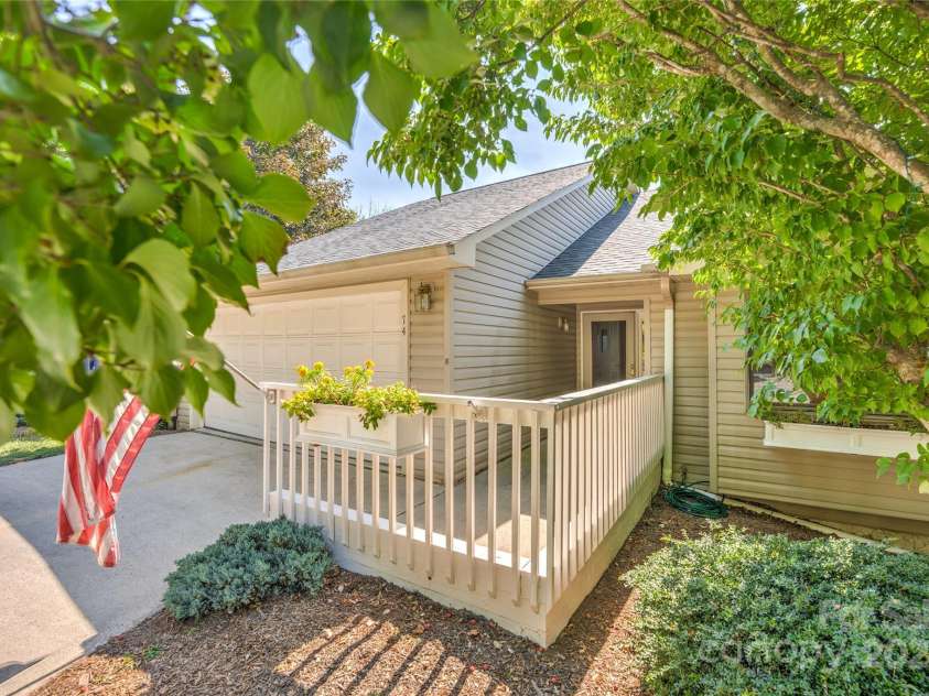 74 Park Avenue, Asheville, NC 28803.  MLS# CAR4169958, YatesRealty ID 5193. 