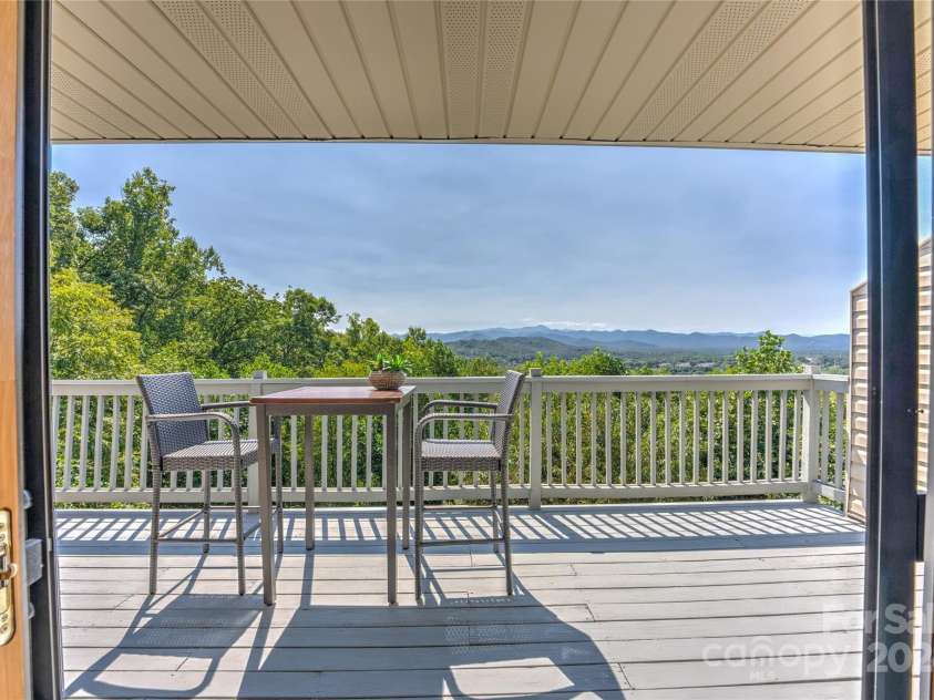 74 Park Avenue, Asheville, NC 28803.  MLS# CAR4169958, YatesRealty ID 5193. 