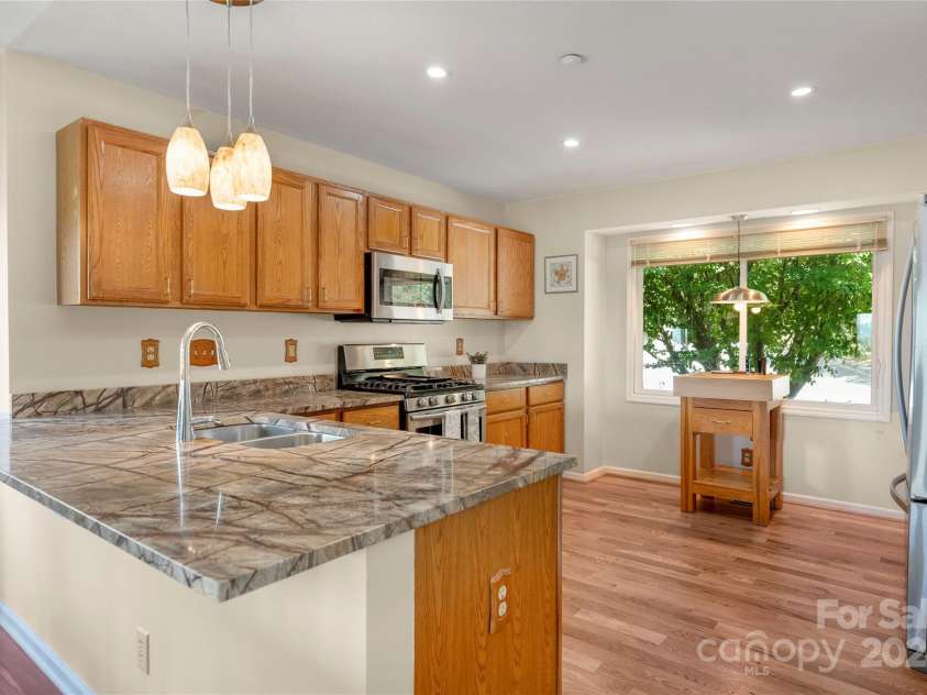 74 Park Avenue, Asheville, NC 28803.  MLS# CAR4169958, YatesRealty ID 5193. 