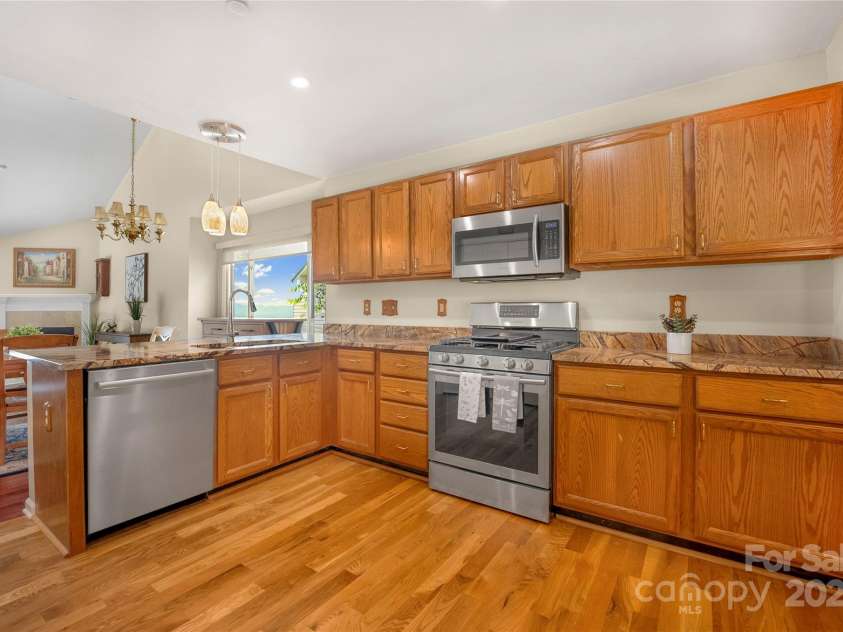 74 Park Avenue, Asheville, NC 28803.  MLS# CAR4169958, YatesRealty ID 5193. 