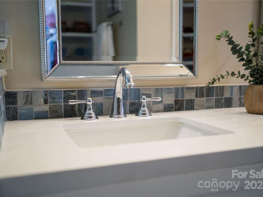 74 Park Avenue, Asheville, NC 28803.  MLS# CAR4169958, YatesRealty ID 5193. 