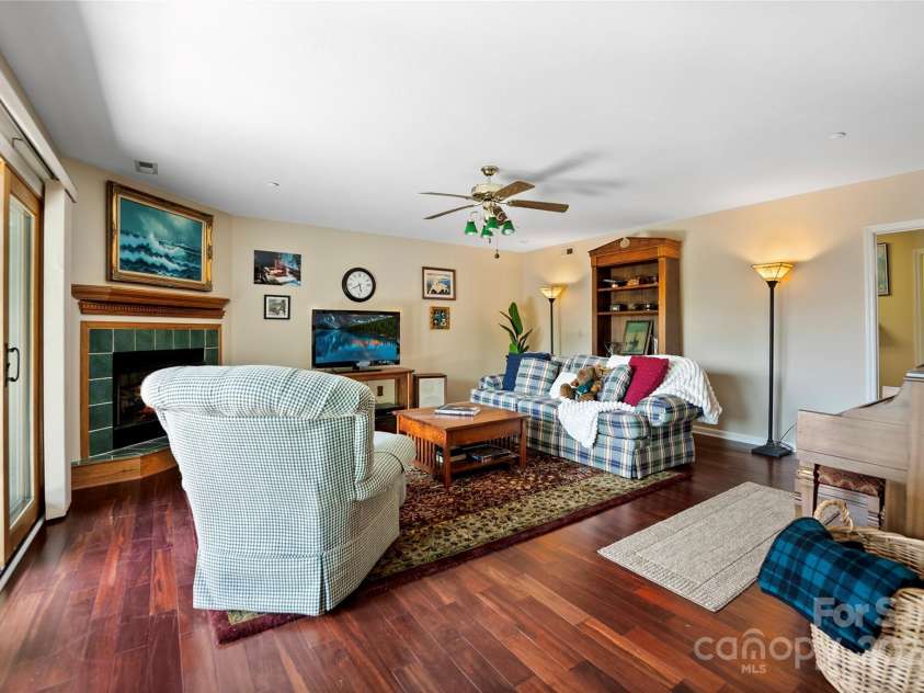 74 Park Avenue, Asheville, NC 28803.  MLS# CAR4169958, YatesRealty ID 5193. 