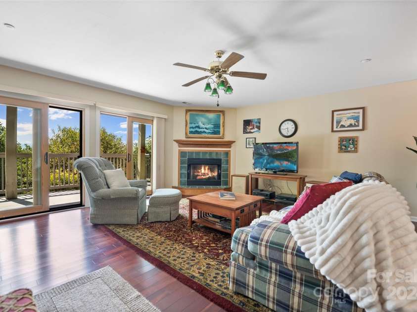 74 Park Avenue, Asheville, NC 28803.  MLS# CAR4169958, YatesRealty ID 5193. 