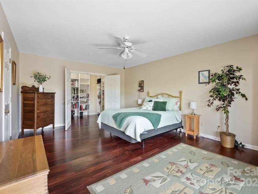 74 Park Avenue, Asheville, NC 28803.  MLS# CAR4169958, YatesRealty ID 5193. 