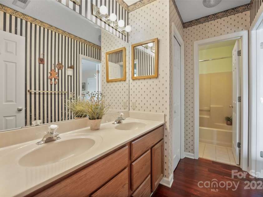 74 Park Avenue, Asheville, NC 28803.  MLS# CAR4169958, YatesRealty ID 5193. 