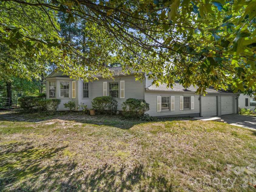 1011 Holland Avenue, Gastonia, NC 28052.  MLS# CAR4426517, YatesRealty ID 51931. 