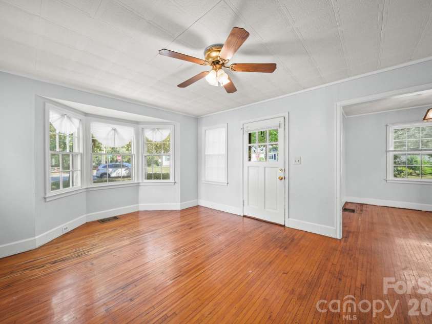 1011 Holland Avenue, Gastonia, NC 28052.  MLS# CAR4426517, YatesRealty ID 51931. 