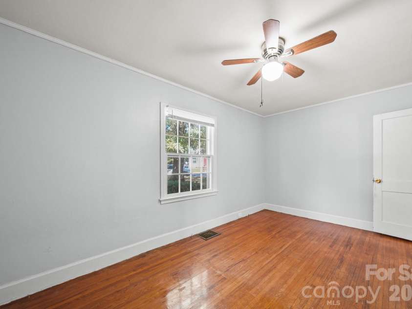 1011 Holland Avenue, Gastonia, NC 28052.  MLS# CAR4426517, YatesRealty ID 51931. 