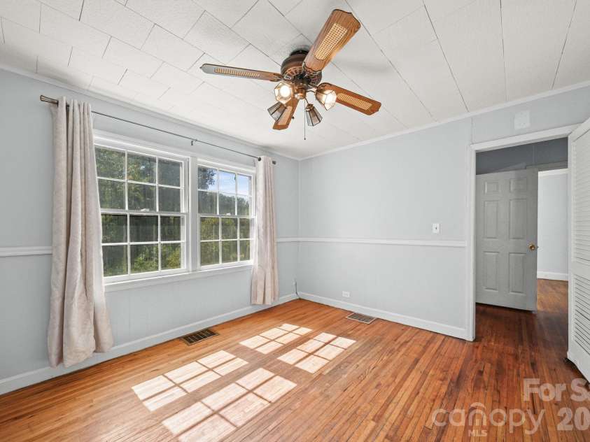 1011 Holland Avenue, Gastonia, NC 28052.  MLS# CAR4426517, YatesRealty ID 51931. 