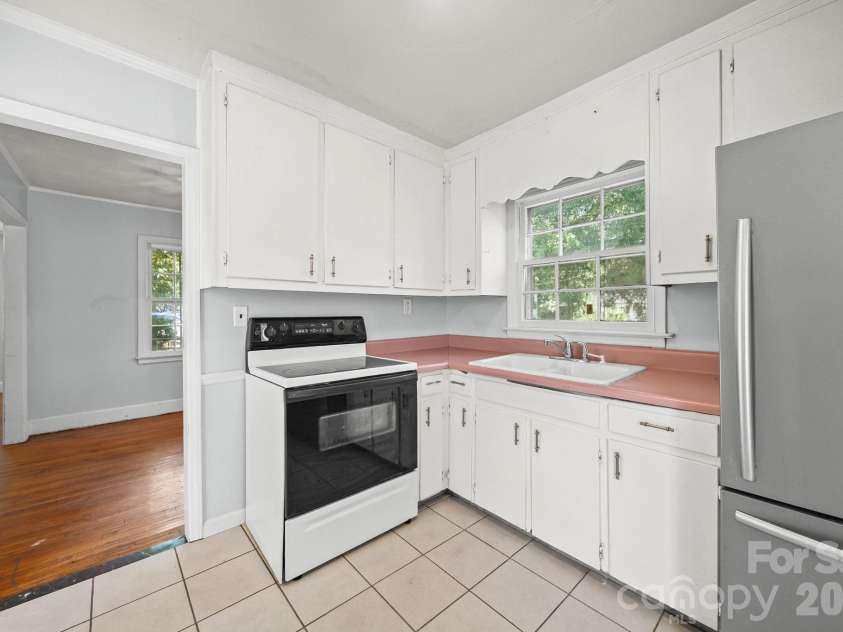 1011 Holland Avenue, Gastonia, NC 28052.  MLS# CAR4426517, YatesRealty ID 51931. 