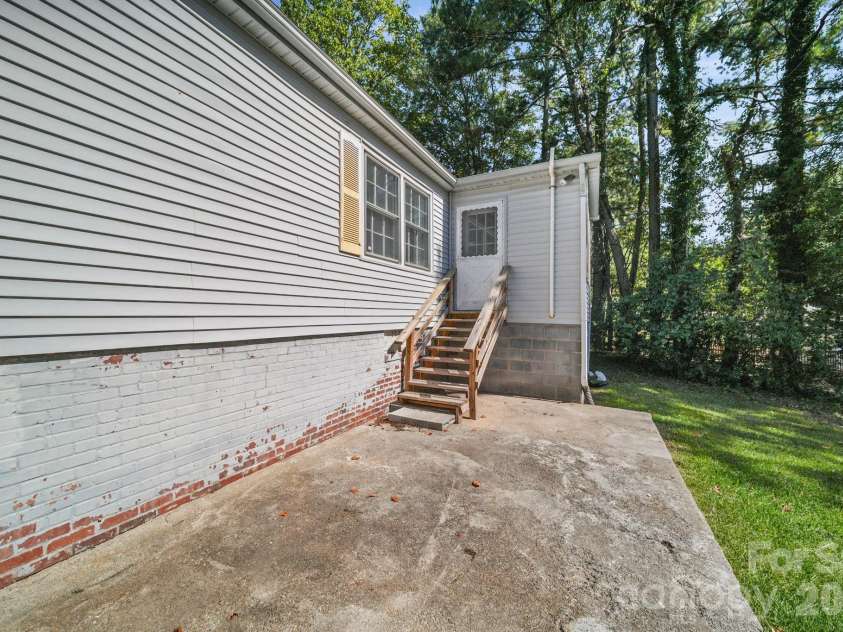 1011 Holland Avenue, Gastonia, NC 28052.  MLS# CAR4426517, YatesRealty ID 51931. 