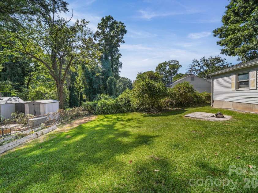 1011 Holland Avenue, Gastonia, NC 28052.  MLS# CAR4426517, YatesRealty ID 51931. 