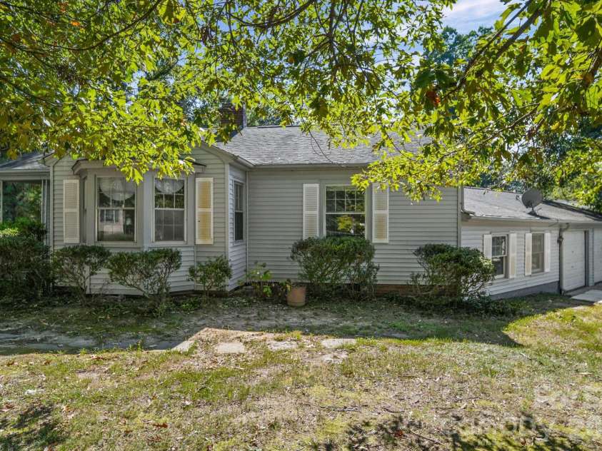 1011 Holland Avenue, Gastonia, NC 28052.  MLS# CAR4426517, YatesRealty ID 51931. 
