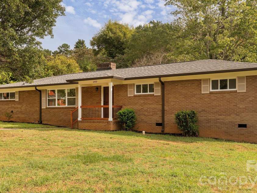 6400 Elmwood Circle, Charlotte, NC 28214.  MLS# CAR4425506, YatesRealty ID 51934. 