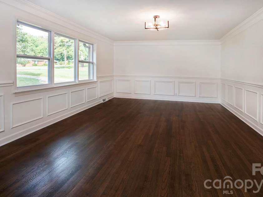 6400 Elmwood Circle, Charlotte, NC 28214.  MLS# CAR4425506, YatesRealty ID 51934. 