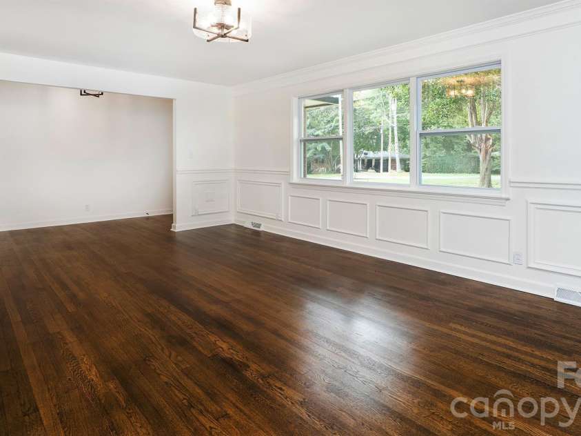 6400 Elmwood Circle, Charlotte, NC 28214.  MLS# CAR4425506, YatesRealty ID 51934. 