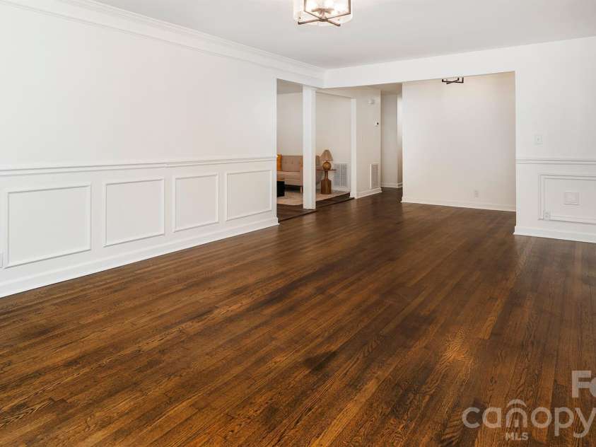 6400 Elmwood Circle, Charlotte, NC 28214.  MLS# CAR4425506, YatesRealty ID 51934. 