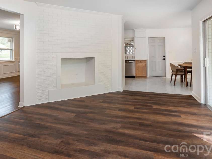 6400 Elmwood Circle, Charlotte, NC 28214.  MLS# CAR4425506, YatesRealty ID 51934. 