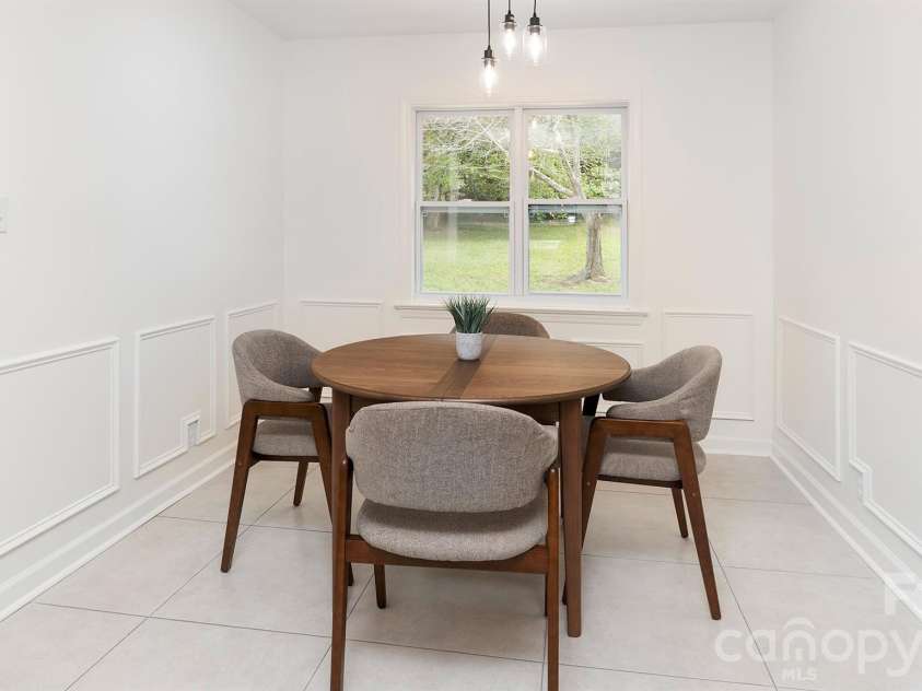 6400 Elmwood Circle, Charlotte, NC 28214.  MLS# CAR4425506, YatesRealty ID 51934. 