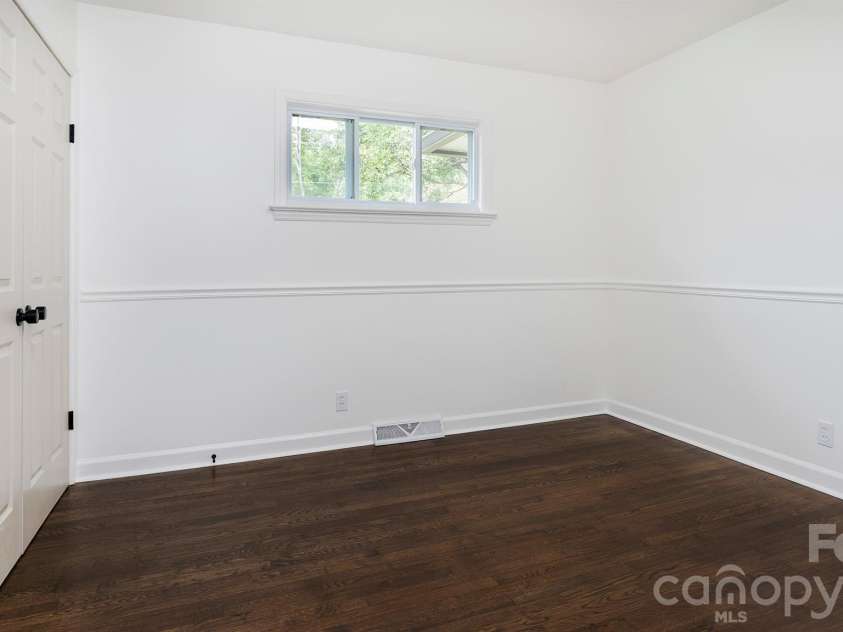 6400 Elmwood Circle, Charlotte, NC 28214.  MLS# CAR4425506, YatesRealty ID 51934. 
