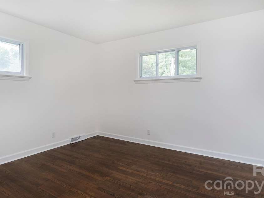 6400 Elmwood Circle, Charlotte, NC 28214.  MLS# CAR4425506, YatesRealty ID 51934. 