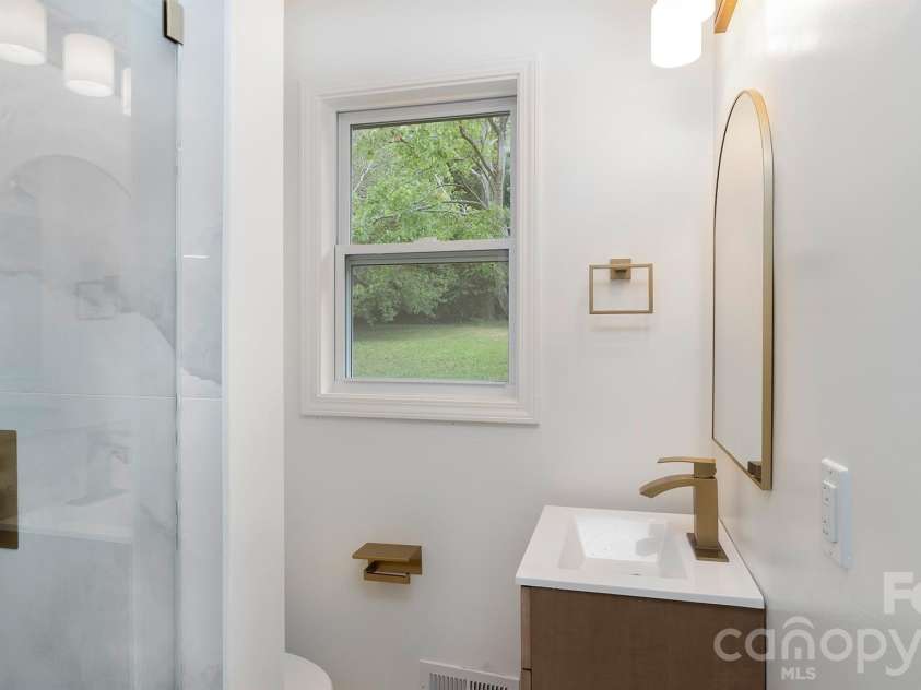 6400 Elmwood Circle, Charlotte, NC 28214.  MLS# CAR4425506, YatesRealty ID 51934. 