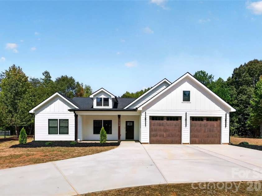 106 Blackley Circle, Shelby, NC 28152.  MLS# CAR4426132, YatesRealty ID 51935. 