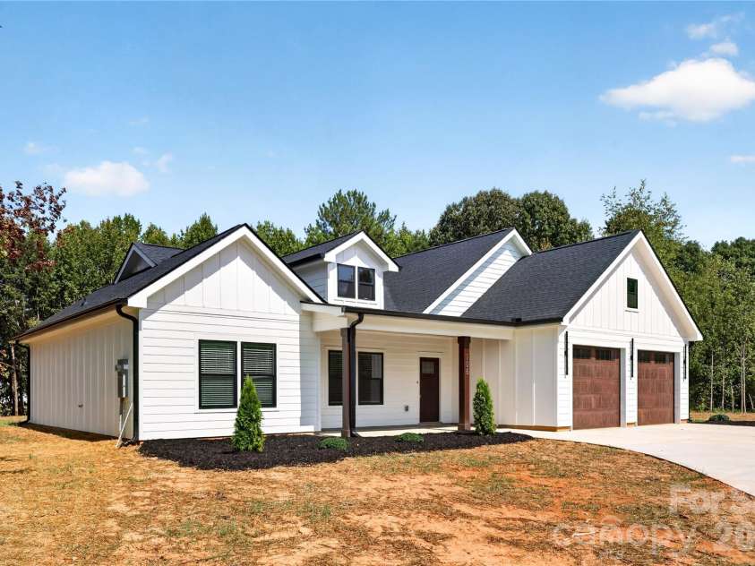 106 Blackley Circle, Shelby, NC 28152.  MLS# CAR4426132, YatesRealty ID 51935. 