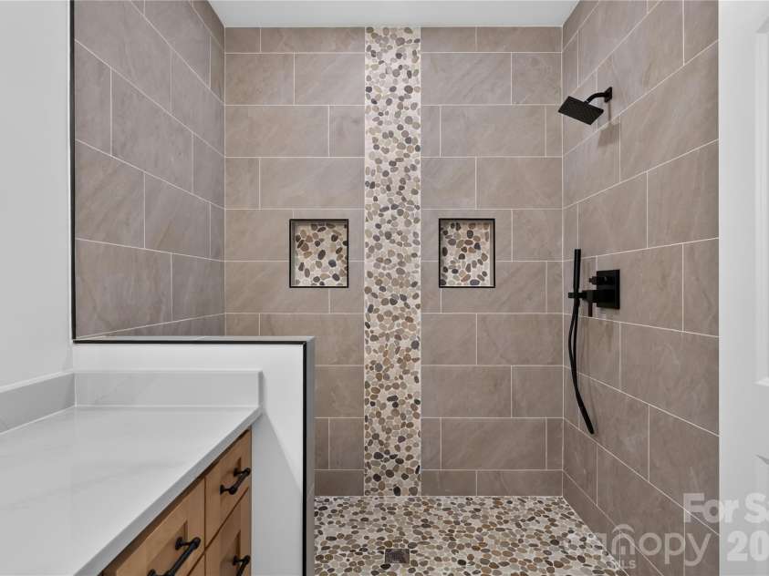 106 Blackley Circle, Shelby, NC 28152.  MLS# CAR4426132, YatesRealty ID 51935. 