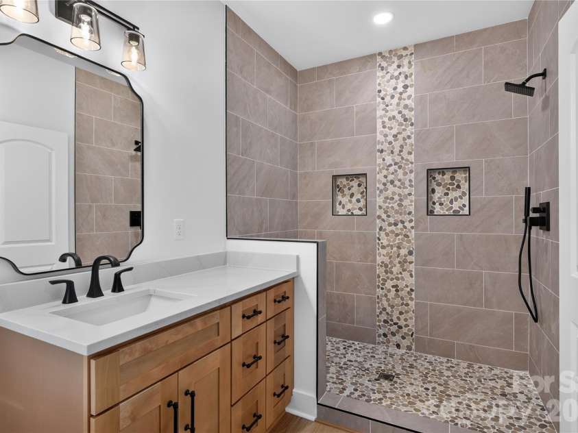 106 Blackley Circle, Shelby, NC 28152.  MLS# CAR4426132, YatesRealty ID 51935. 