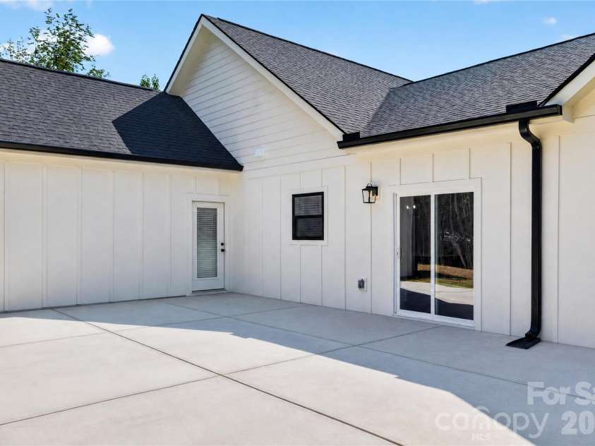 106 Blackley Circle, Shelby, NC 28152.  MLS# CAR4426132, YatesRealty ID 51935. 