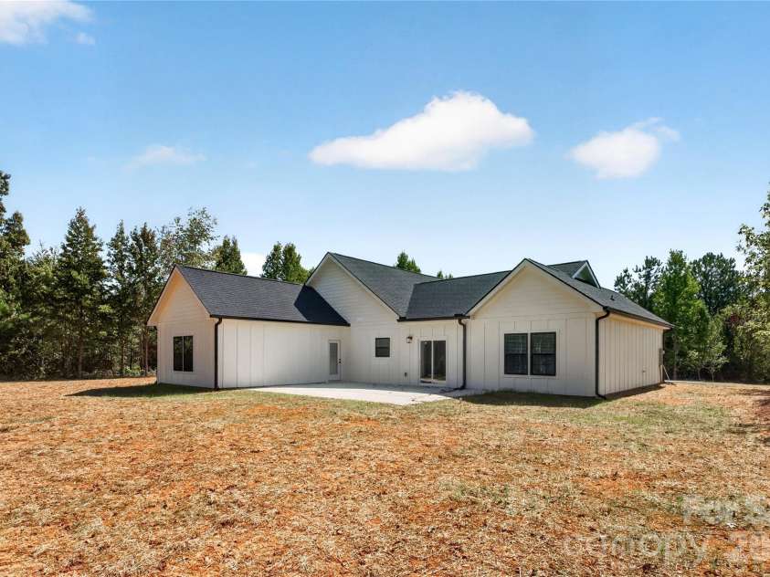 106 Blackley Circle, Shelby, NC 28152.  MLS# CAR4426132, YatesRealty ID 51935. 