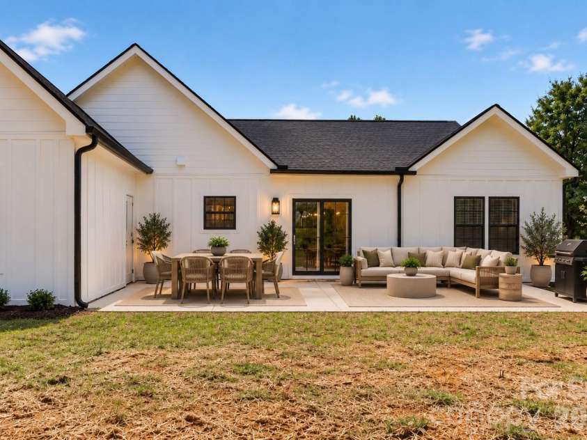 106 Blackley Circle, Shelby, NC 28152.  MLS# CAR4426132, YatesRealty ID 51935. 