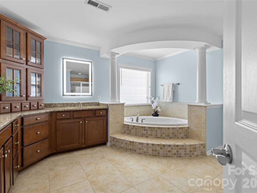 18510 Clavemorr Castle Court, Charlotte, NC 28277.  MLS# CAR4425806, YatesRealty ID 51937. 