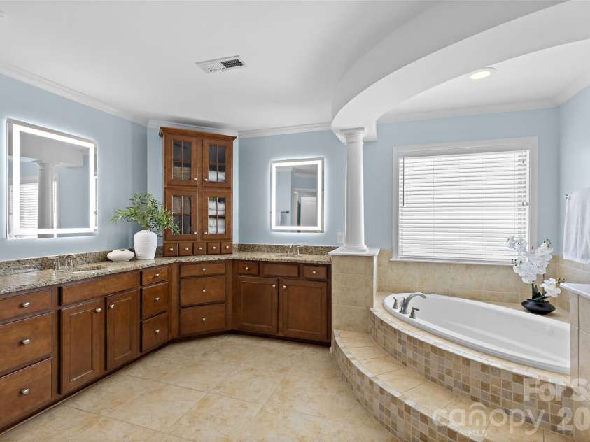 18510 Clavemorr Castle Court, Charlotte, NC 28277.  MLS# CAR4425806, YatesRealty ID 51937. 