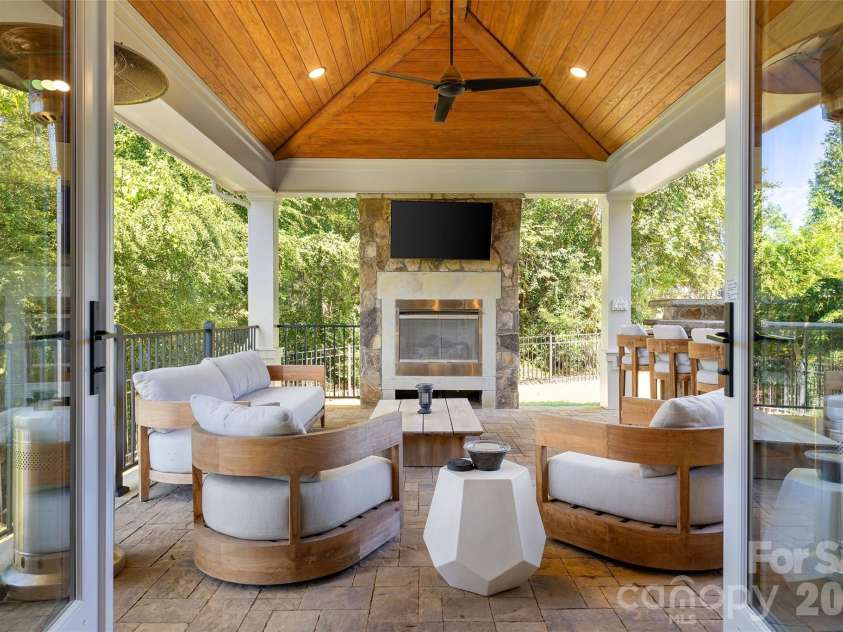 18510 Clavemorr Castle Court, Charlotte, NC 28277.  MLS# CAR4425806, YatesRealty ID 51937. 