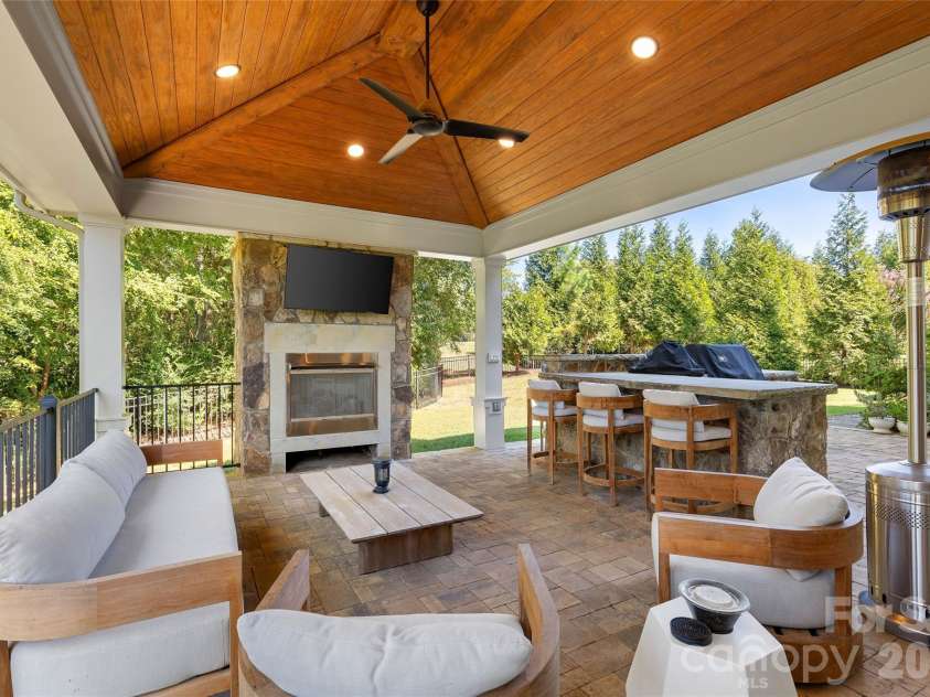 18510 Clavemorr Castle Court, Charlotte, NC 28277.  MLS# CAR4425806, YatesRealty ID 51937. 