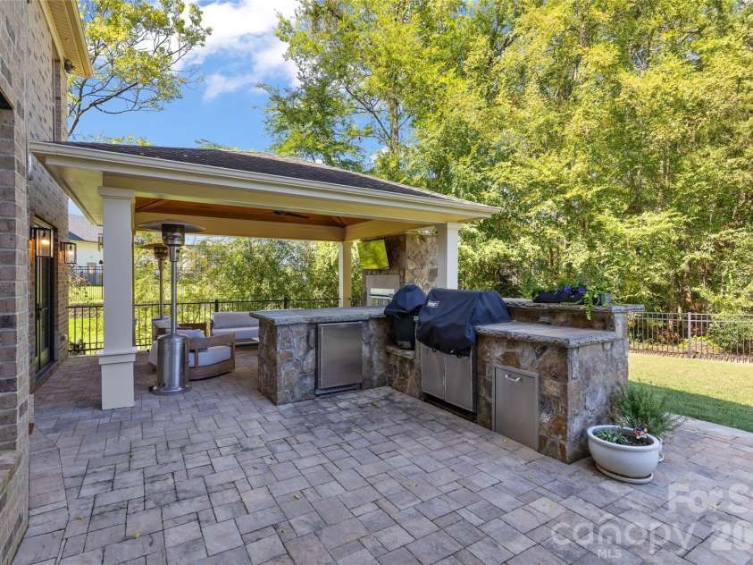 18510 Clavemorr Castle Court, Charlotte, NC 28277.  MLS# CAR4425806, YatesRealty ID 51937. 